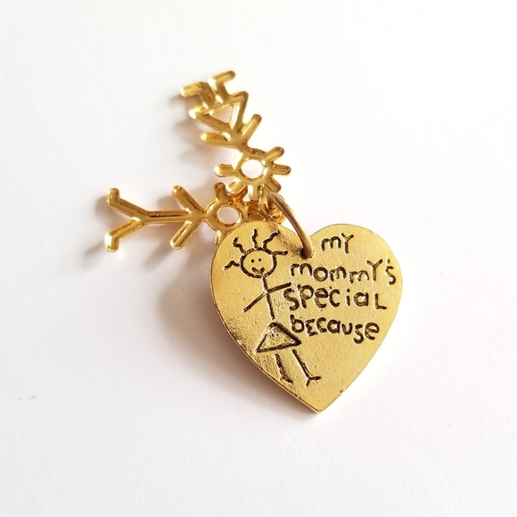 Relisted -My Mommy's special because she plays with me heart pendant - Picture 7 of 7